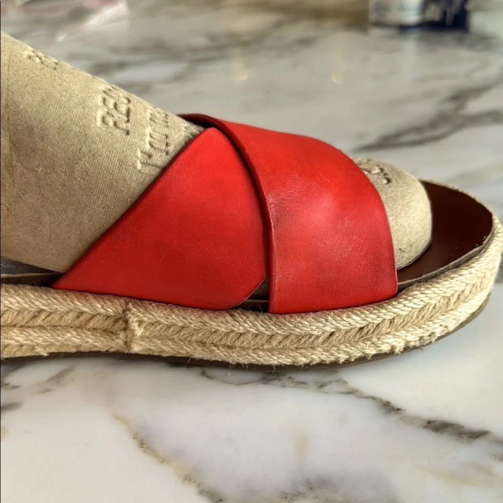 Vince Camuto Red & Tan Espadrille Sandals Women’s size 8.